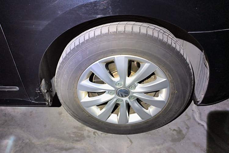 Used Volkswagen Passat 2014 1.4TSI DSG Prestige Edition Right Front Wheel Hub