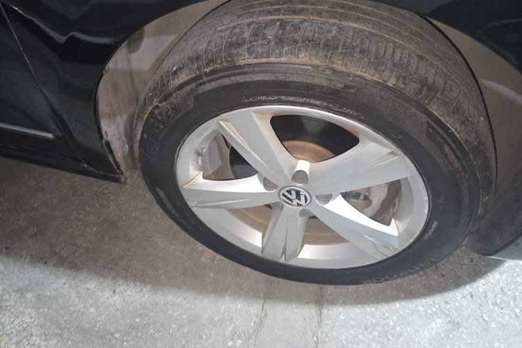 Used Volkswagen Passat 2014 2.0 TSI DSG Prestige Edition Right Front Wheel Hub