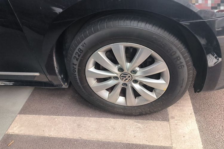 Used Volkswagen Passat 2014 1.8TSI DSG Prestige Edition Right Front Wheel Hub