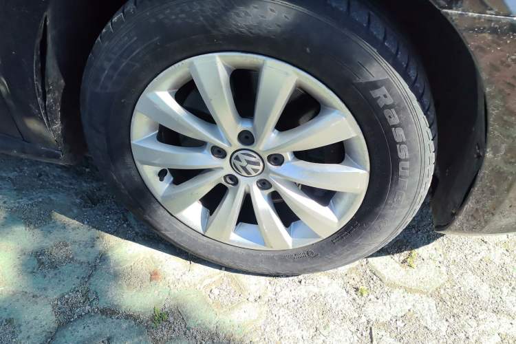 Used Volkswagen Passat 2014 1.4TSI DSG Prestige Edition Right Front Wheel Hub