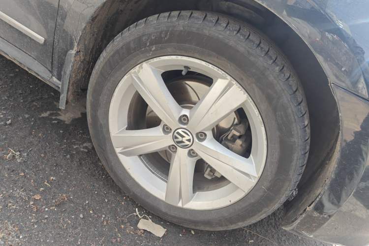 Used Volkswagen Passat 2014 1.8TSI DSG Prestige Edition Right Front Wheel Hub