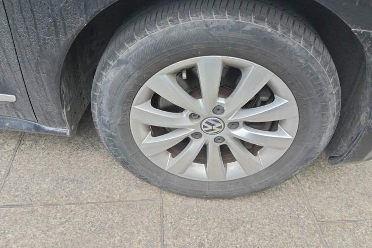 Used Volkswagen Passat 2014 1.8TSI Automatic Prestige Edition Right Front Wheel Hub