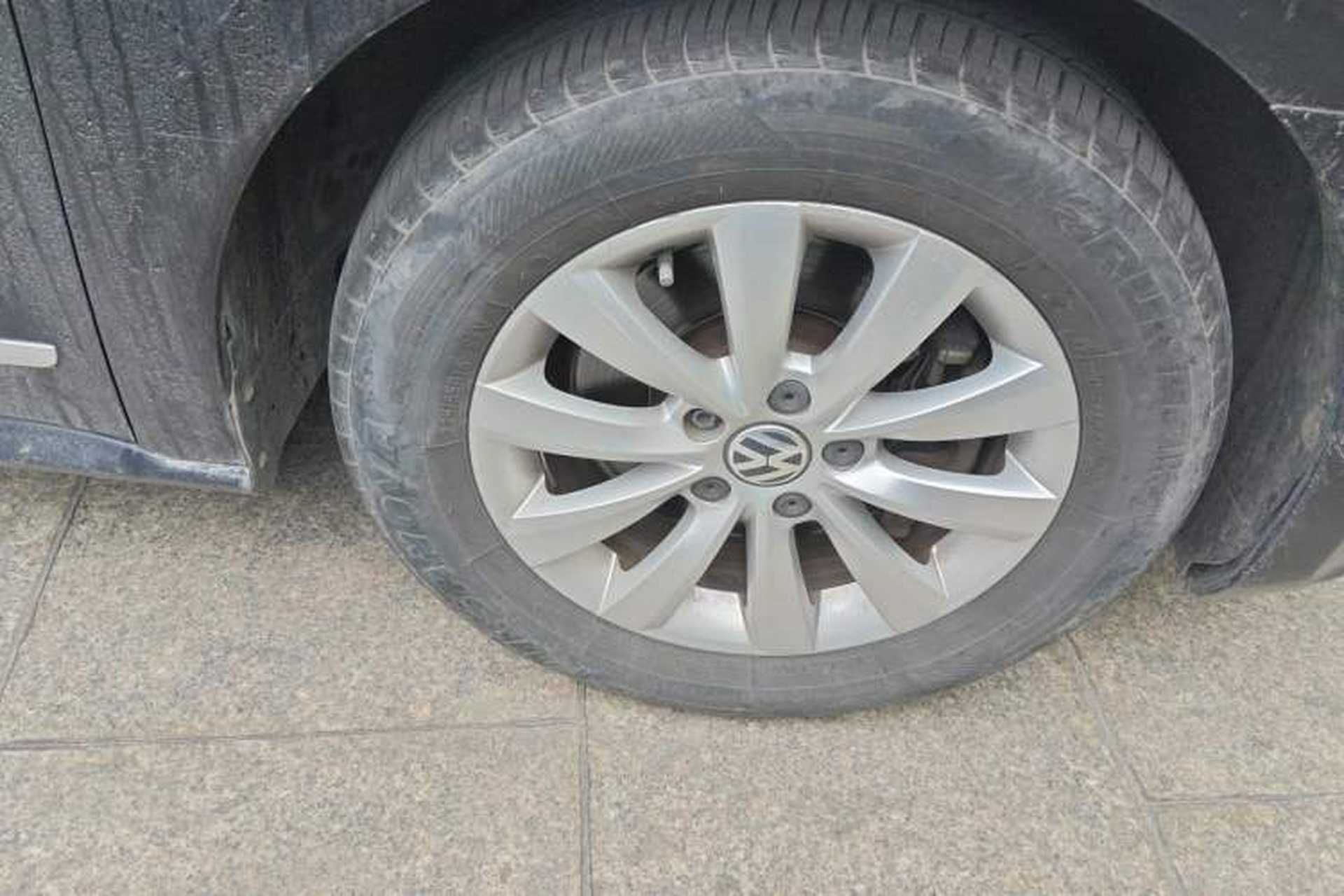 Used Volkswagen Passat 2014 1.8TSI Automatic Prestige Edition Right Front Wheel Hub