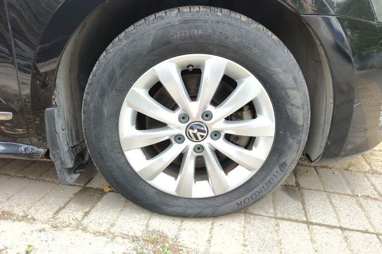 Used Volkswagen Passat 2014 1.8TSI DSG Prestige Edition Right Front Wheel Hub