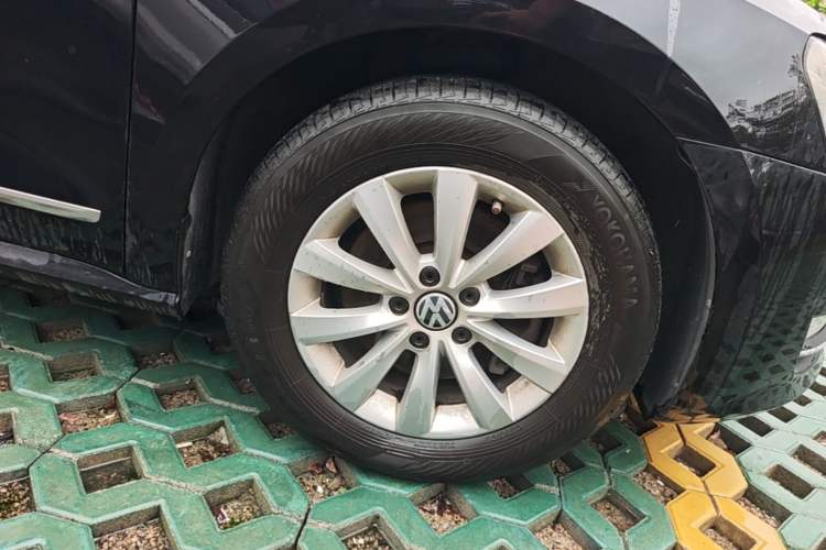 Used Volkswagen Passat 2014 1.8TSI DSG Prestige Edition Right Front Wheel Hub