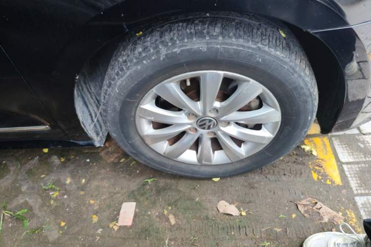 Used Volkswagen Passat 2014 1.8TSI DSG Prestige Edition Right Front Wheel Hub