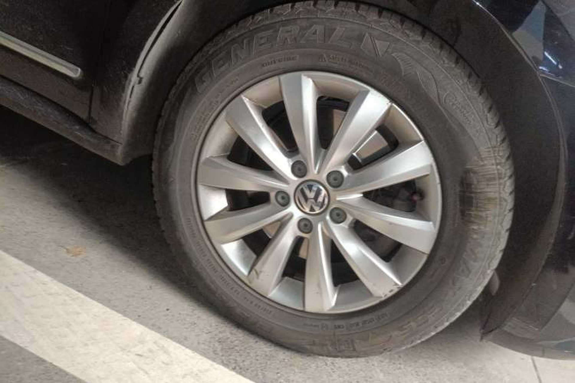 Used Volkswagen Passat 2014 1.8TSI DSG Prestige Edition Right Front Wheel Hub