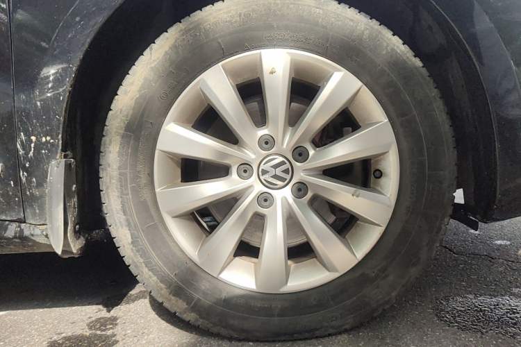 Used Volkswagen Passat 2014 1.8TSI DSG Prestige Edition Right Front Wheel Hub