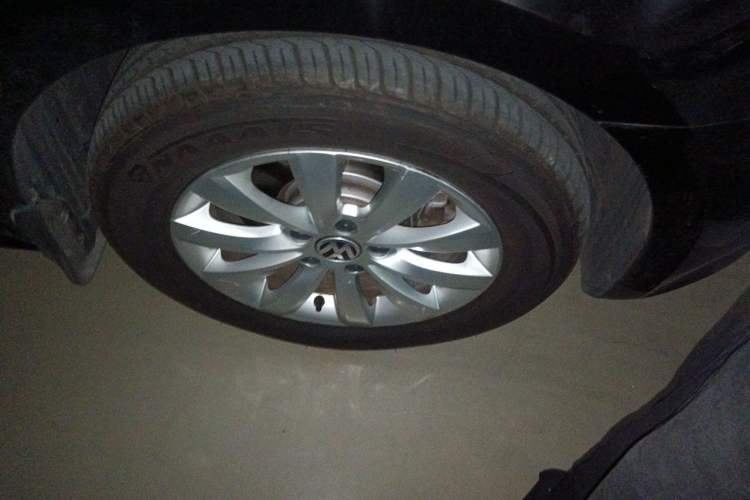 Used Volkswagen Passat 2014 1.8TSI DSG Prestige Edition Right Front Wheel Hub