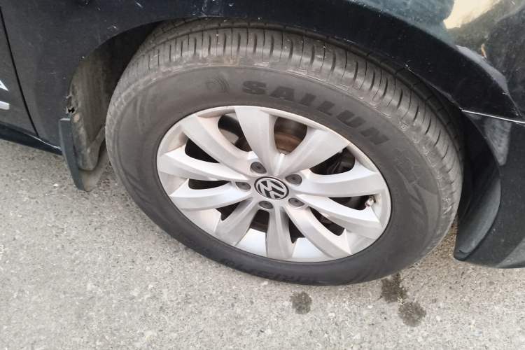 Used Volkswagen Passat 2014 1.8TSI DSG Prestige Edition Right Front Wheel Hub