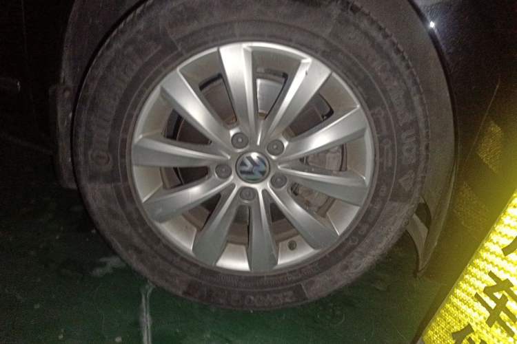Used Volkswagen Passat 2014 1.8TSI DSG Prestige Edition Right Front Wheel Hub