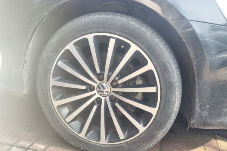 Used Volkswagen Passat 2014 1.8TSI DSG Prestige Navigation Edition Right Front Wheel Hub
