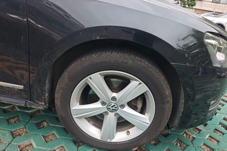 Used Volkswagen Passat 2014 1.8TSI DSG Prestige Edition Right Front Wheel Hub