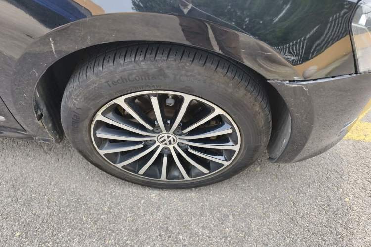 Used Volkswagen Passat 2014 1.8TSI DSG Prestige Edition Right Front Wheel Hub