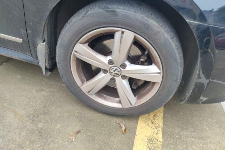 Used Volkswagen Passat 2014 1.8TSI DSG Prestige Edition Right Front Wheel Hub