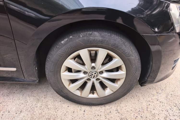 Used Volkswagen Passat 2014 1.8TSI DSG Prestige Edition Right Front Wheel Hub