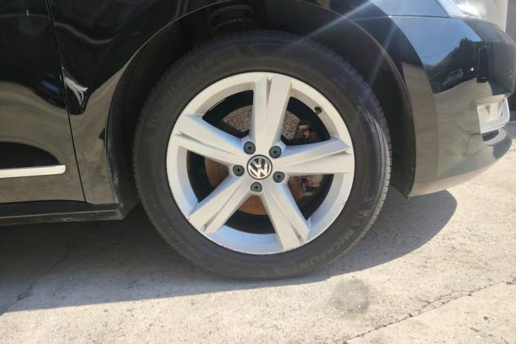 Used Volkswagen Passat 2014 1.8TSI DSG Ultimate Edition Right Front Wheel Hub