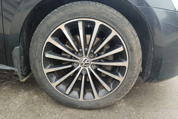 Used Volkswagen Passat 2014 2.0 TSI DSG Prestige Navigation Edition Right Front Wheel Hub
