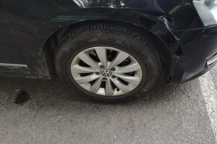 Used Volkswagen Passat 2014 1.8TSI DSG Prestige Navigation Edition Right Front Wheel Hub