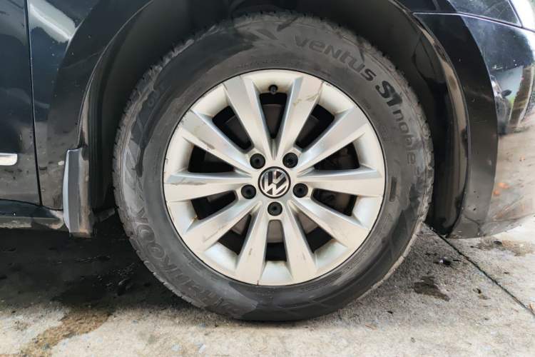 Used Volkswagen Passat 2014 1.8TSI DSG Prestige Edition Right Front Wheel Hub