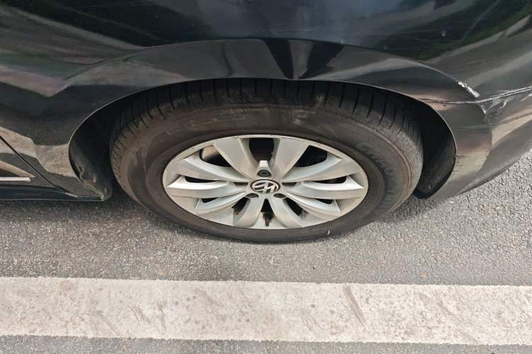 Used Volkswagen Passat 2014 1.4TSI Manual Prestige Edition Right Front Wheel Hub
