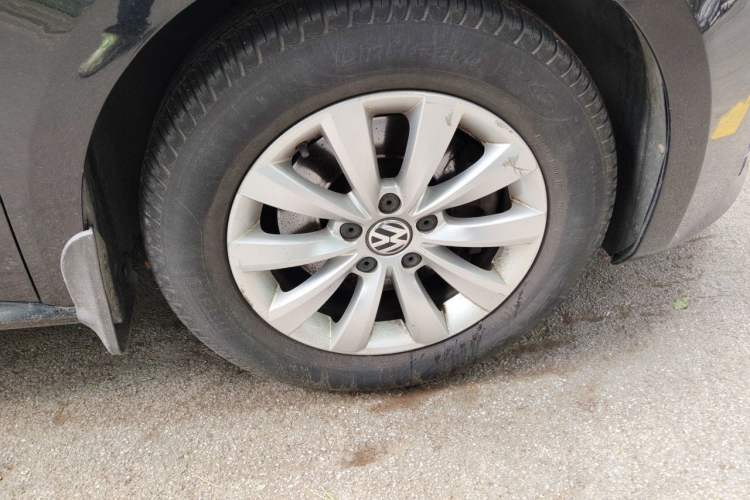Used Volkswagen Passat 2014 1.8TSI DSG Prestige Edition Right Front Wheel Hub