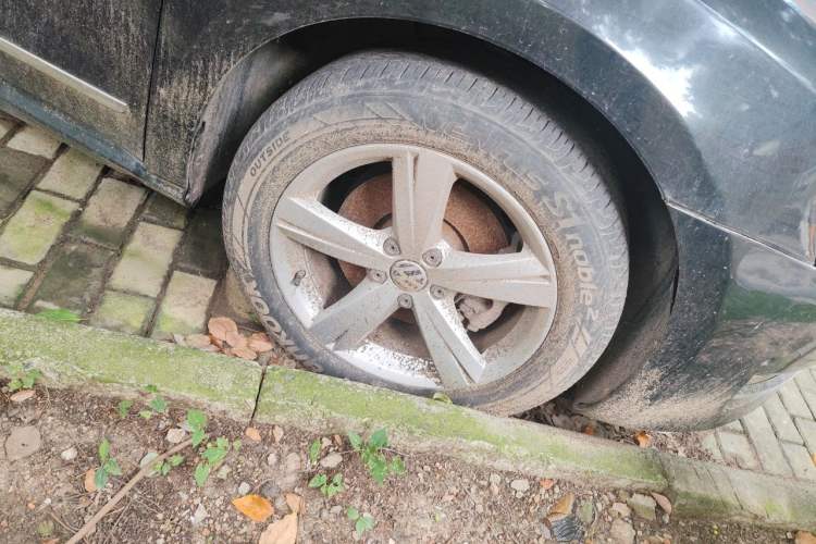 Used Volkswagen Passat 2014 1.8TSI DSG Prestige Edition Right Front Wheel Hub
