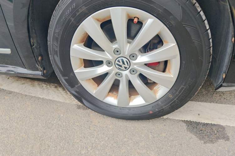 Used Volkswagen Passat 2014 1.8TSI DSG Prestige Edition Right Front Wheel Hub