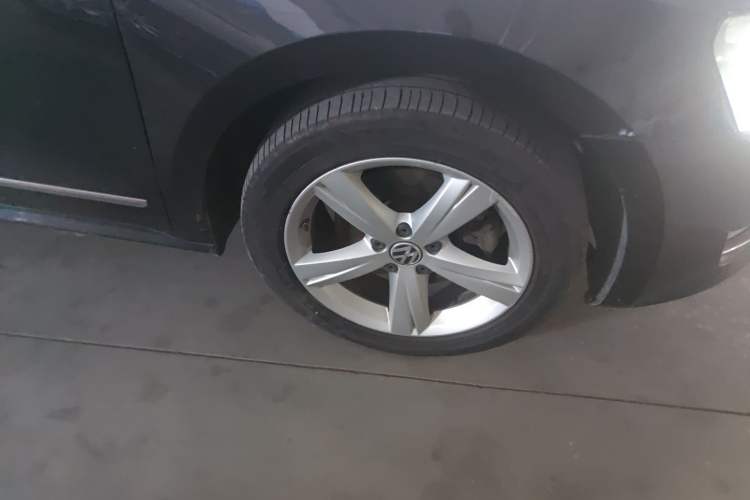 Used Volkswagen Passat 2014 1.8TSI DSG Prestige Edition Right Front Wheel Hub