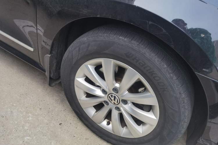 Used Volkswagen Passat 2014 1.8TSI DSG Prestige Edition Right Front Wheel Hub