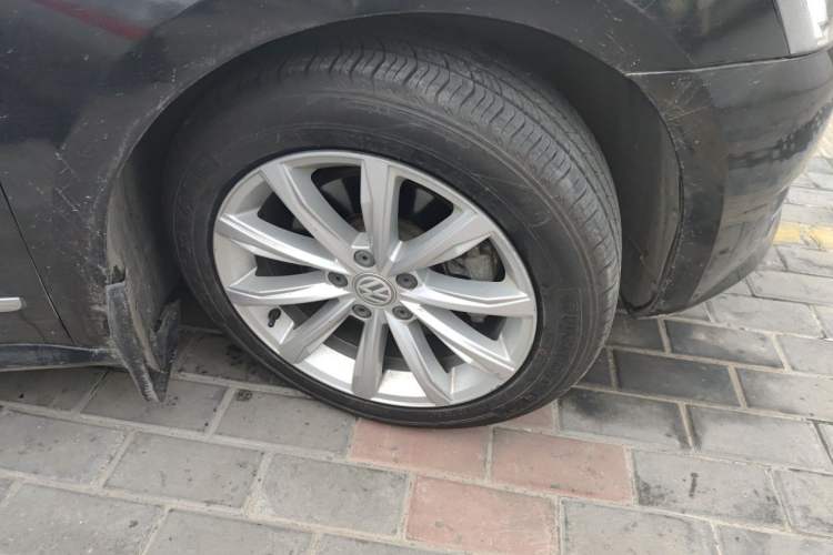 Used Volkswagen Passat 2014 1.8TSI DSG Prestige Edition Right Front Wheel Hub