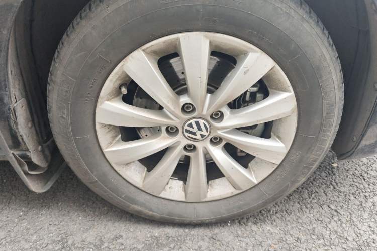 Used Volkswagen Passat 2014 1.8TSI DSG Prestige Edition Right Front Wheel Hub