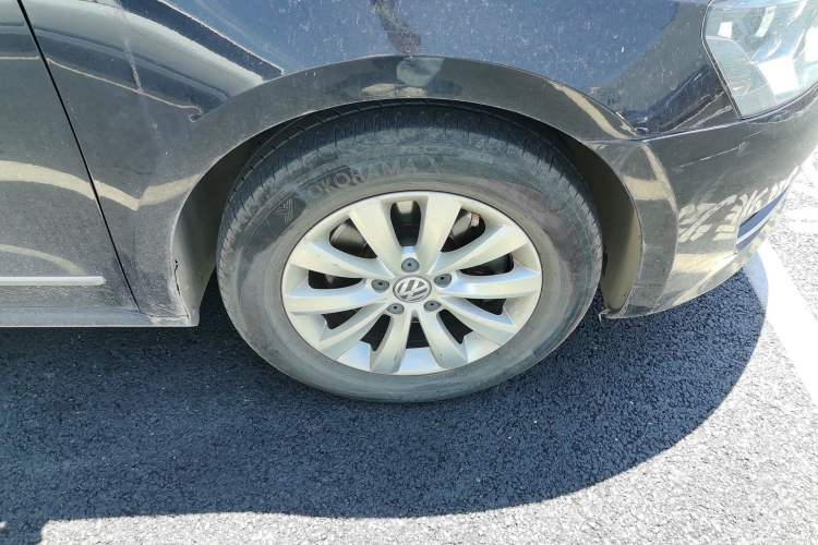 Used Volkswagen Passat 2014 1.8TSI DSG Prestige Edition Right Front Wheel Hub