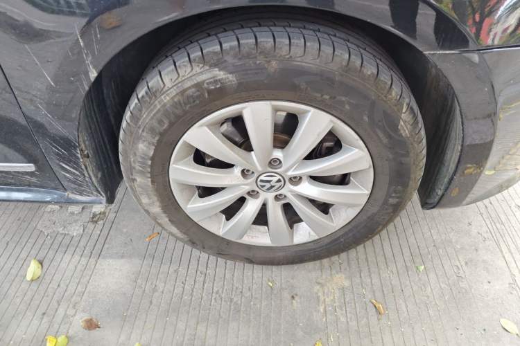 Used Volkswagen Passat 2014 1.8TSI DSG Prestige Edition Right Front Wheel Hub