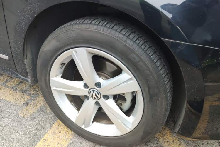 Used Volkswagen Passat 2014 1.8TSI DSG Prestige Edition Right Front Wheel Hub