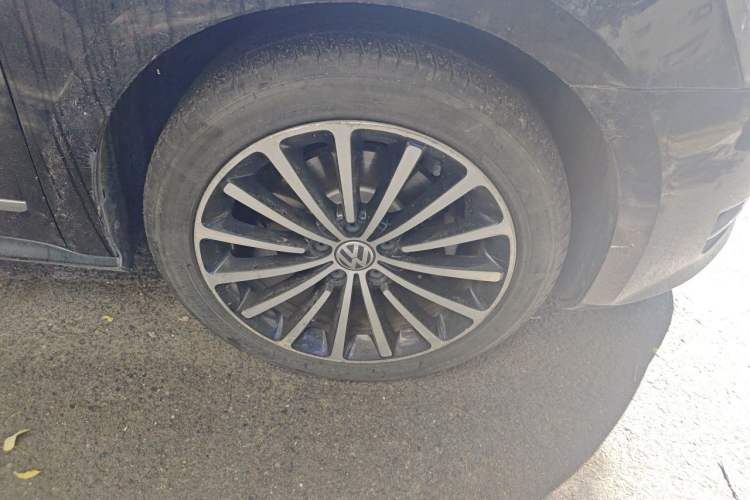 Used Volkswagen Passat 2014 1.8TSI DSG Prestige Navigation Edition Right Front Wheel Hub