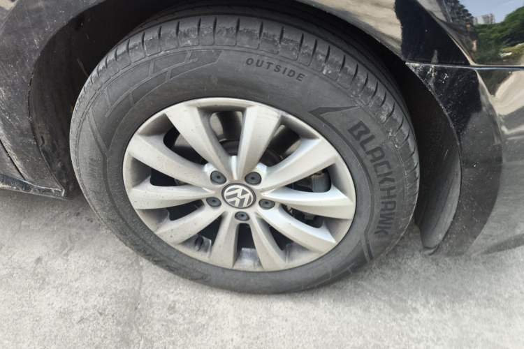 Used Volkswagen Passat 2014 1.8TSI DSG Prestige Edition Right Front Wheel Hub