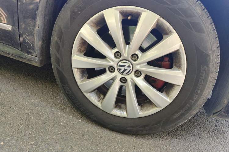 Used Volkswagen Passat 2014 1.8TSI DSG Prestige Edition Right Front Wheel Hub