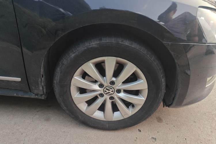 Used Volkswagen Passat 2014 1.8TSI DSG Prestige Edition Right Front Wheel Hub