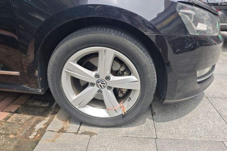 Used Volkswagen Passat 2014 1.8TSI DSG Prestige Edition Right Front Wheel Hub