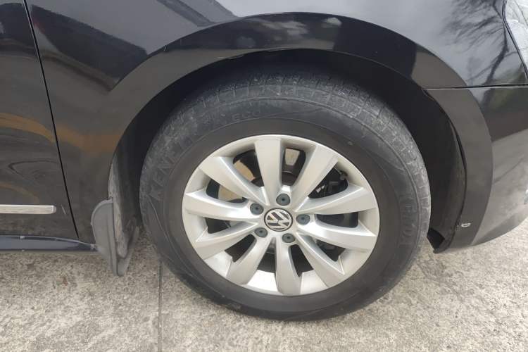 Used Volkswagen Passat 2014 1.8TSI DSG Prestige Edition Right Front Wheel Hub