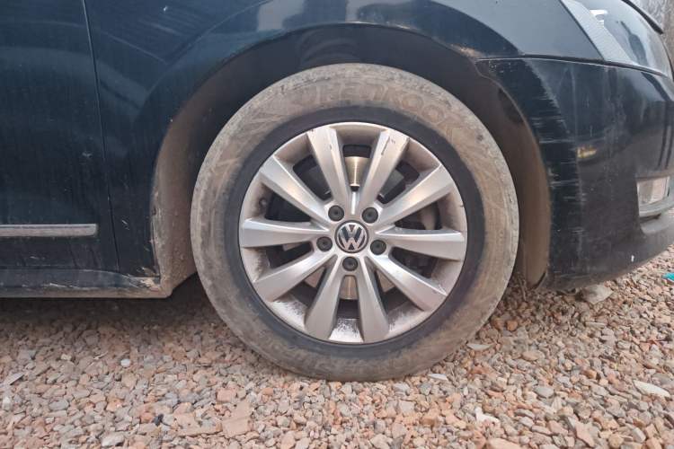 Used Volkswagen Passat 2014 1.8TSI DSG Prestige Edition Right Front Wheel Hub