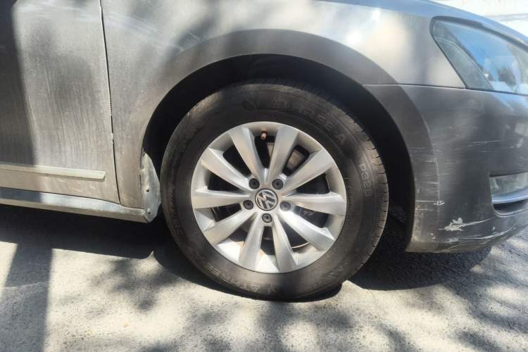 Used Volkswagen Passat 2014 1.8TSI DSG Prestige Edition Right Front Wheel Hub