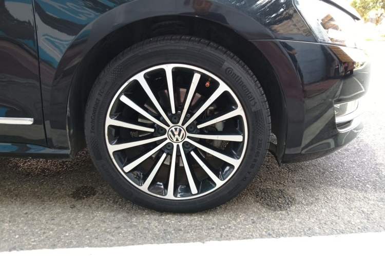 Used Volkswagen Passat 2014 2.0 TSI DSG Prestige Edition Right Front Wheel Hub