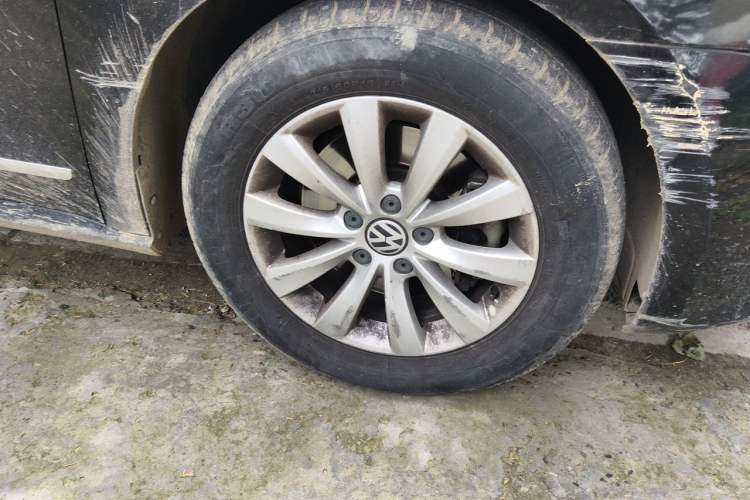 Used Volkswagen Passat 2014 1.8TSI DSG Prestige Edition Right Front Wheel Hub