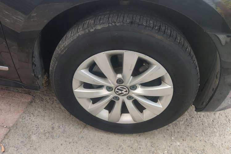 Used Volkswagen Passat 2014 1.8TSI DSG Prestige Edition Right Front Wheel Hub