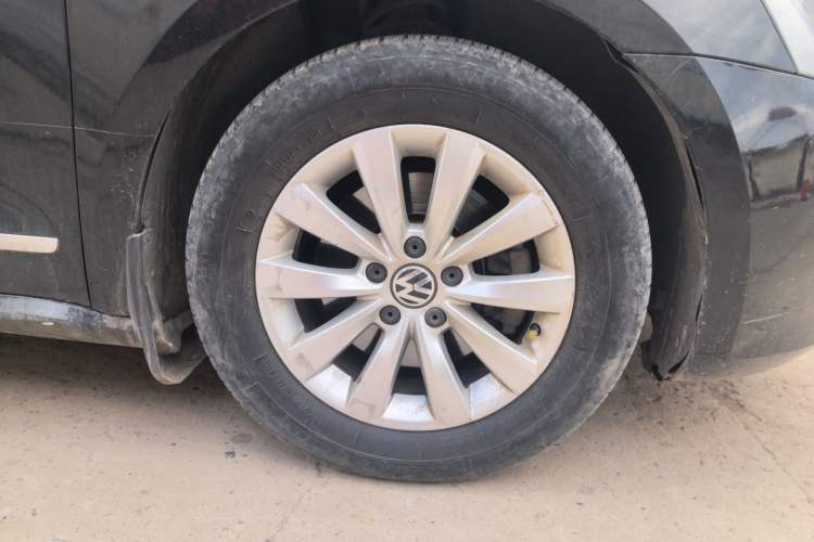 Used Volkswagen Passat 2014 1.8TSI DSG Prestige Edition Right Front Wheel Hub