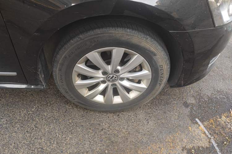 Used Volkswagen Passat 2014 1.8TSI DSG Prestige Edition Right Front Wheel Hub