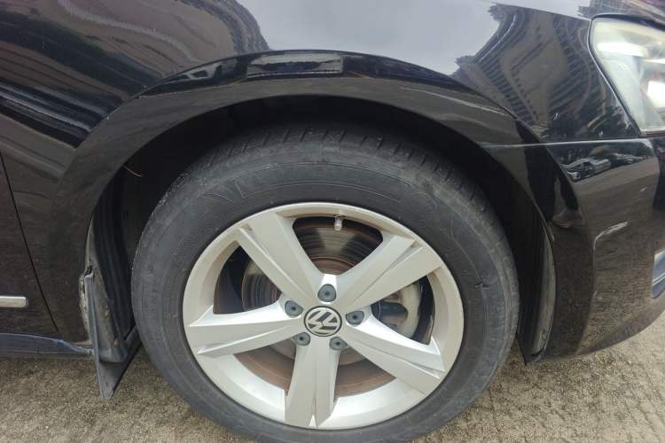 Used Volkswagen Passat 2014 1.8TSI DSG Prestige Edition Right Front Wheel Hub