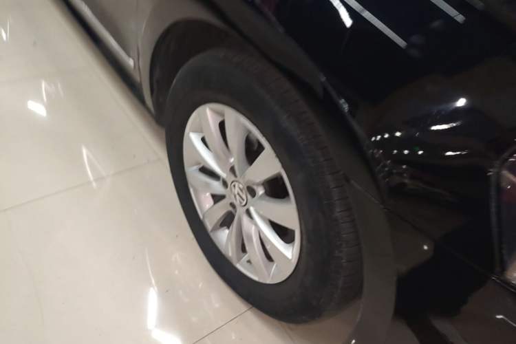 Used Volkswagen Passat 2014 1.8TSI DSG Prestige Edition Right Front Wheel Hub